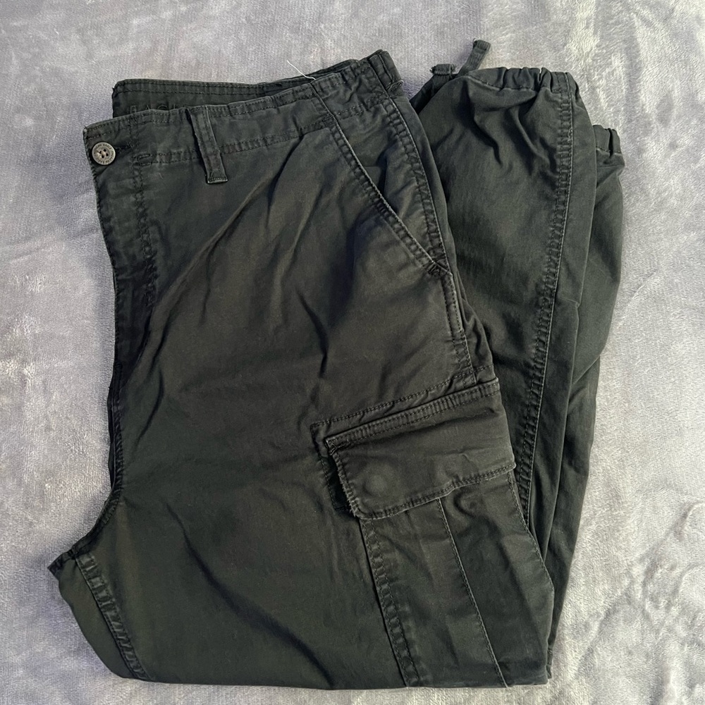 American Eagle Men’s Black Cargo Pants